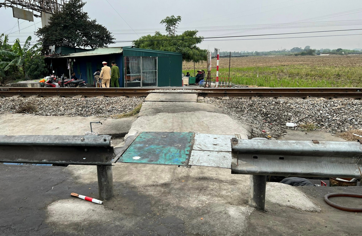 Hiện trường nơi xảy ra vụ tai nạn giao thông đường sắt. Hiện trường nơi xảy ra vụ tai nạn giao thông đường sắt.