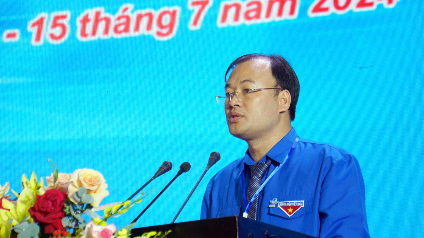 Anh Thiệu Minh Quỳnh - Bí thư Tỉnh Đoàn, Chủ tịch Hội LHTN Việt Nam tỉnh Thái Bình khóa V, nhiệm kỳ 2024-2029 báo cáo tại Đại hội.