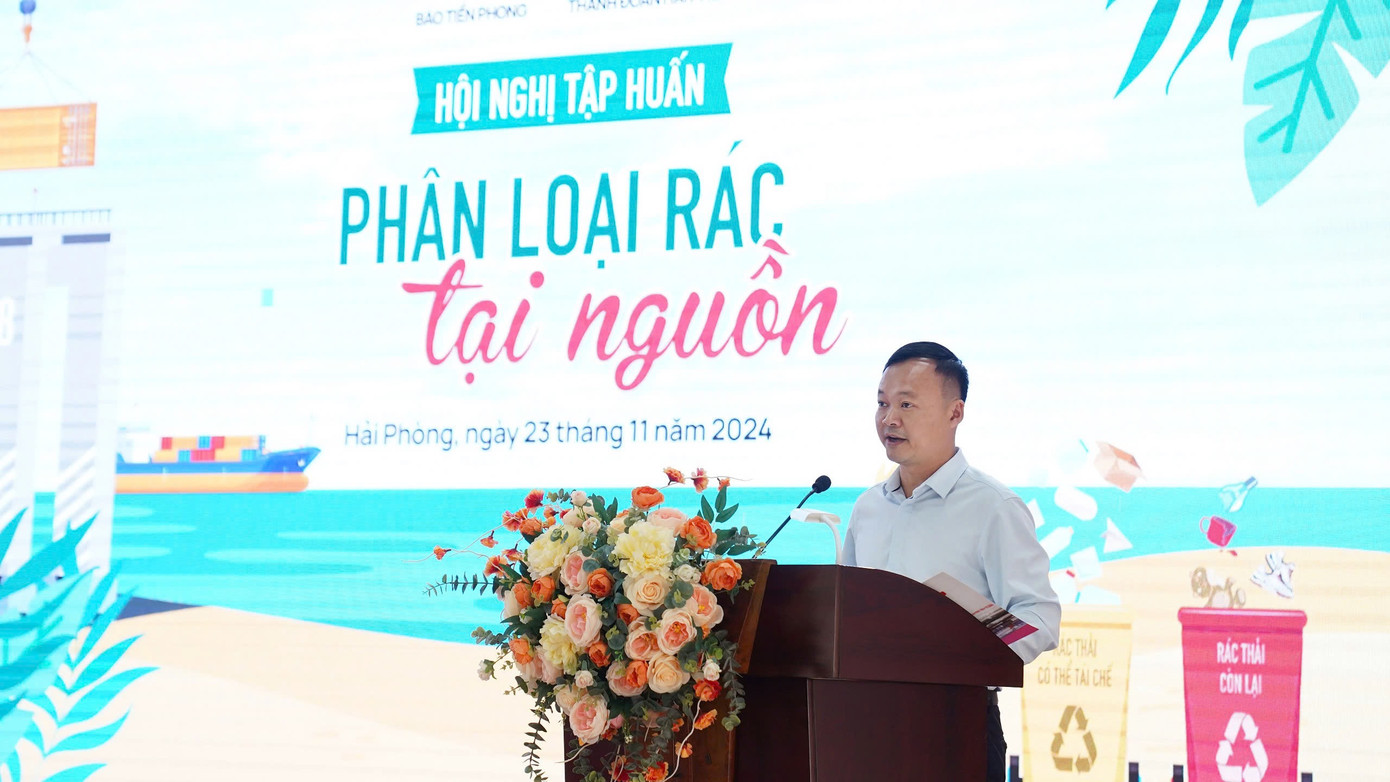 Nhà báo Phạm Tuấn Anh - Ủy viên BCH T.Ư Đoàn, Phó trưởng ban phụ trách Ban Thanh niên, Báo Tiền Phong phát biểu tại hội nghị.