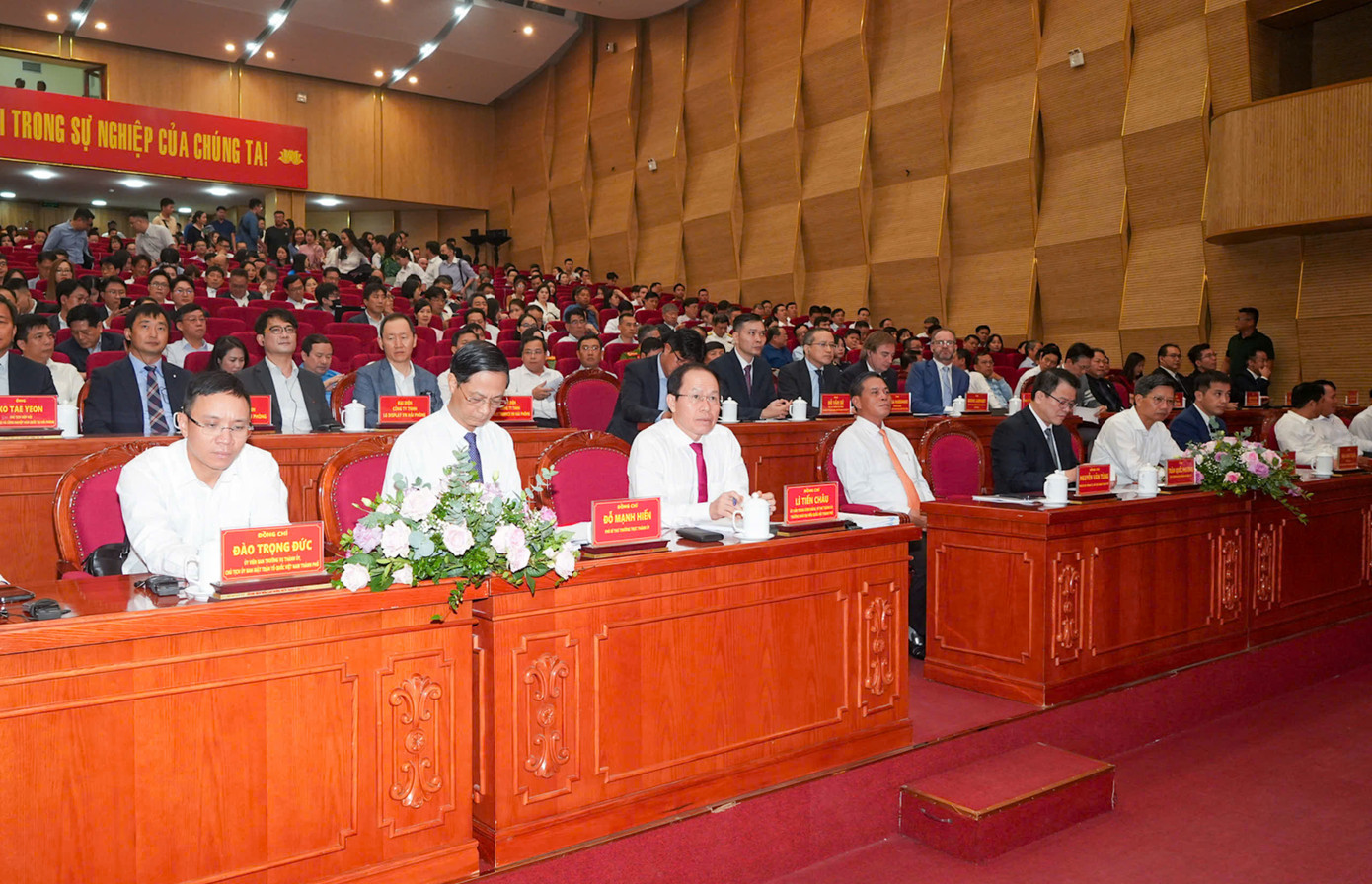 Lãnh đạo TP Hải Phòng tiếp xúc với các doanh nghiệp FDI trên địa bàn. Lãnh đạo TP Hải Phòng tiếp xúc với các doanh nghiệp FDI trên địa bàn.