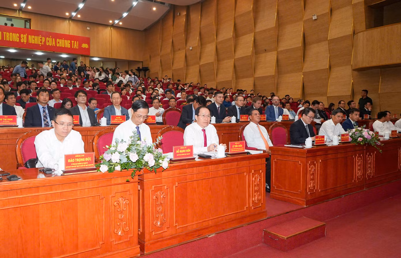 Lãnh đạo TP Hải Phòng tiếp xúc với các doanh nghiệp FDI trên địa bàn. Lãnh đạo TP Hải Phòng tiếp xúc với các doanh nghiệp FDI trên địa bàn.