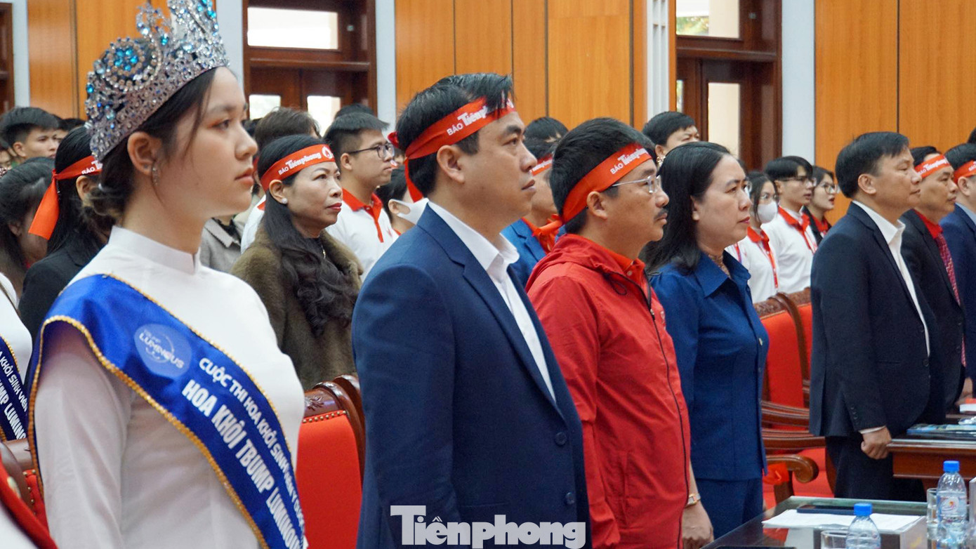 Dự buổi phát động có bà Trần Thị Bích Hằng - Phó Chủ tịch UBND tỉnh, Phó Giáo sư - Tiến sĩ Lại Duy Cường - Hiệu trưởng Đại học Y dược Thái Bình, ông Vũ Đức Điến - Chủ tịch Hội Chữ thập đỏ, Phó trưởng Ban Thường trực BCĐ Vận động hiến máu tình nguyện tỉnh... cùng hơn 500 cán bộ giảng viên, sinh viên, tình nguyện viên hiến máu.