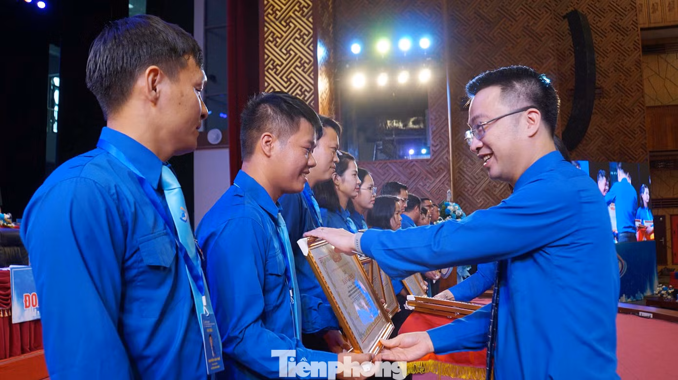 Dịp này, Trung ương Hội LHTN Việt Nam đã quyết định tặng bằng khen cho các tập thể, cá nhân có thành tích xuất sắc trong công tác Hội và phong trào thanh niên tỉnh Hải Dương nhiệm kỳ 2019-2024.