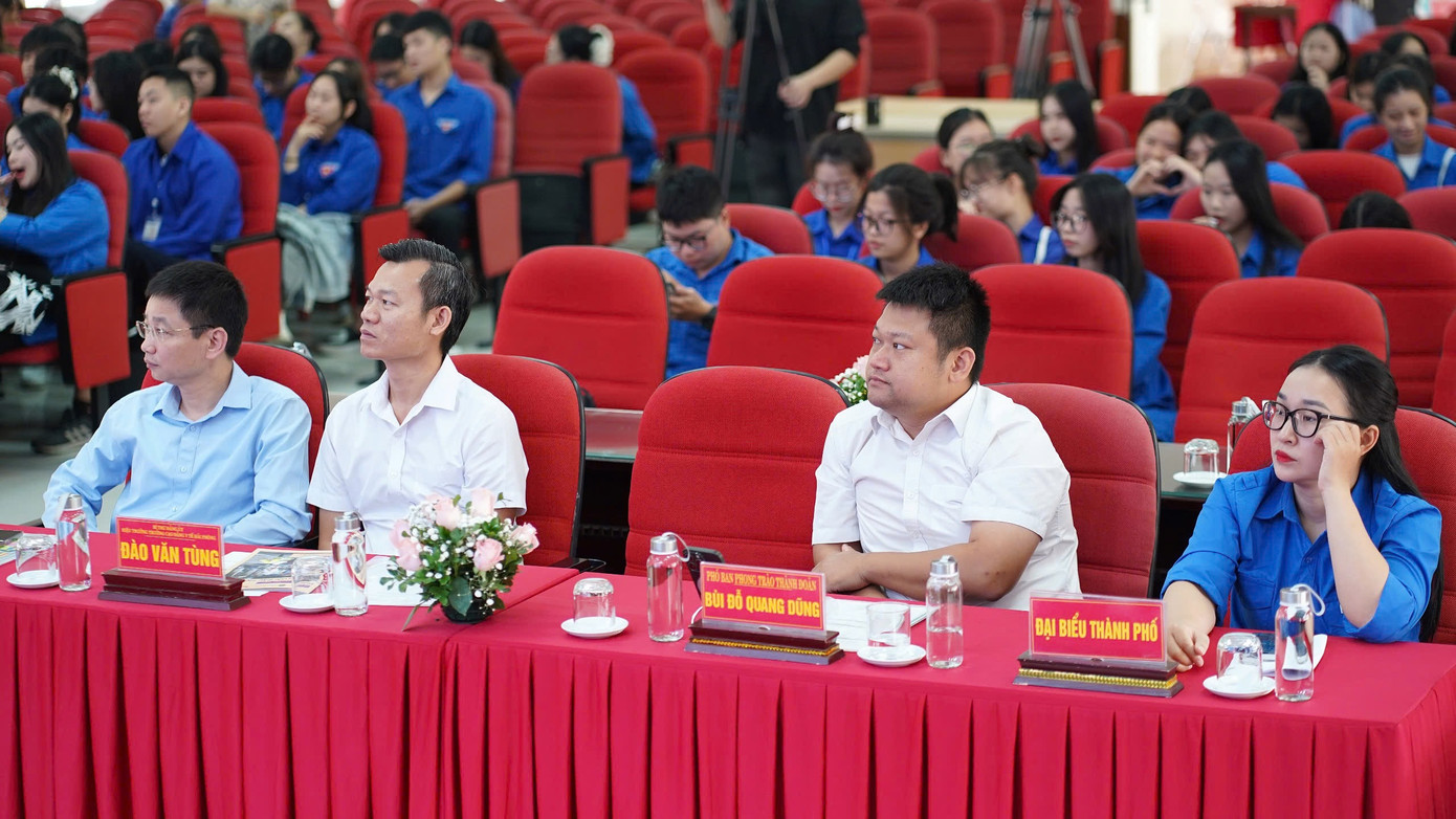 Đại biểu UBND quận Lê Chân, Trường Cao đẳng Y tế Hải Phòng và đại biểu Thành Đoàn Hải Phòng dự hội nghị.