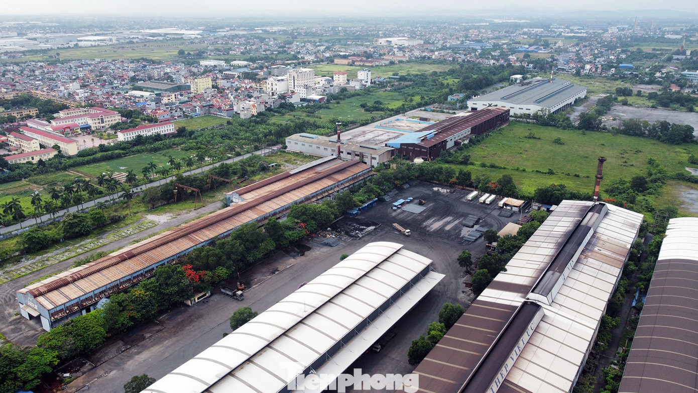 Một góc nhà xưởng luyện thép, cán thép do Công ty Thép Cửu Long thuê sử dụng.