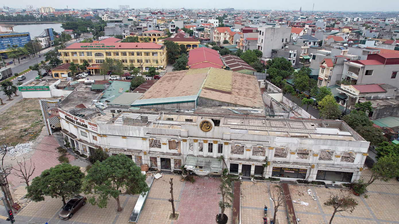 Loạt công trình vi phạm xây dựng trên khuôn viên Bệnh viện Y học Cổ truyền tỉnh Hải Dương có vị trí đắc địa, ở 3 mặt tiền phố trung tâm TP Hải Dương.
