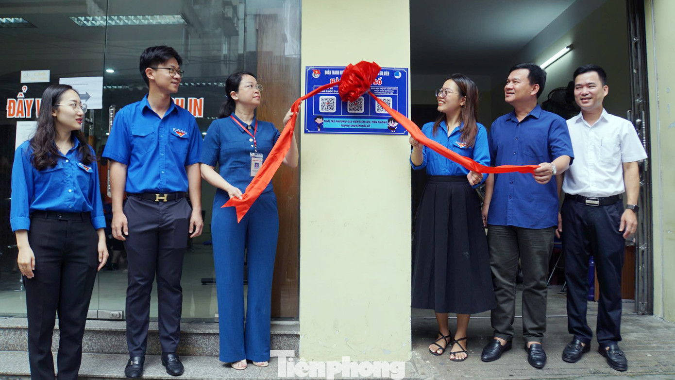 Quận Đoàn Ngô Quyền (Hải Phòng) ra mắt mô hình "Hành chính số" tại phường Gia Viên. Quận Đoàn Ngô Quyền (Hải Phòng) ra mắt mô hình "Hành chính số" tại phường Gia Viên.
