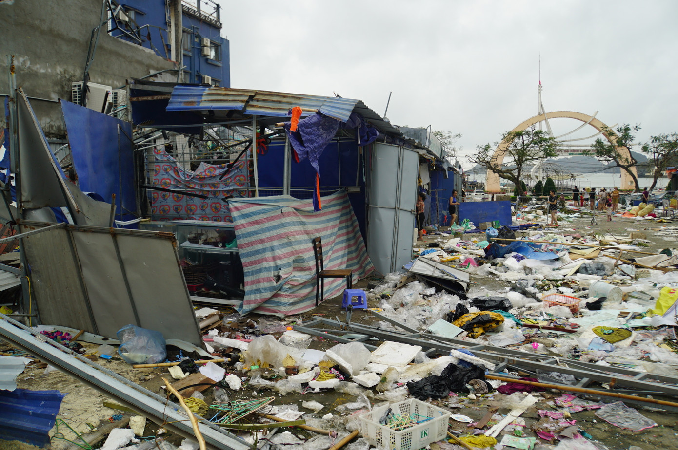 Khoảng 2.000 tấn rác thải sinh hoạt mỗi ngày được thu gom, vận chuyển và xử lý tại TP Hải Phòng. Khoảng 2.000 tấn rác thải sinh hoạt mỗi ngày được thu gom, vận chuyển và xử lý tại TP Hải Phòng.