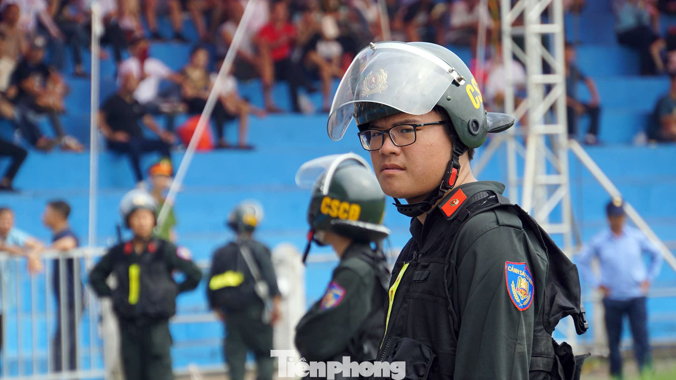 Để đảm bảo an ninh trật tự lễ hội, UBND quận Đồ Sơn huy động khoảng 500 cán bộ, chiến sĩ thiết lập nhiều vòng bảo vệ, đảm bảo trật tự an ninh.