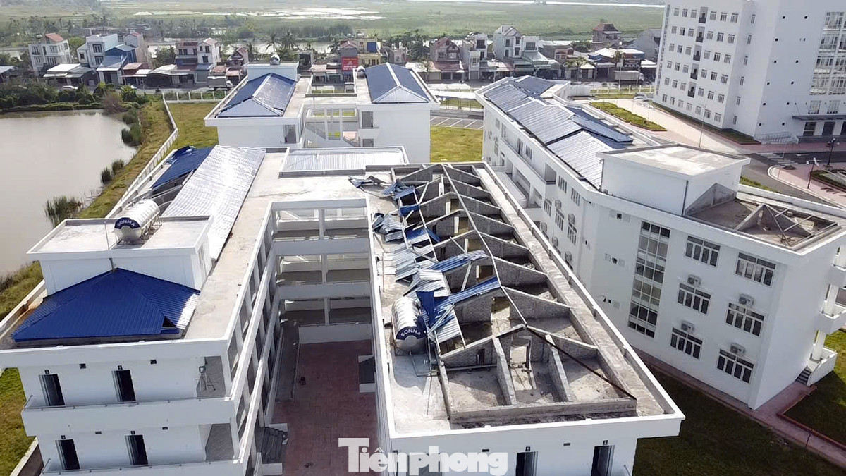 Ban Quản lý dự án cho rằng, nhà thầu thi công theo thiết kế chỉ có thể chống chịu bão cấp 12, do đó khi bão số 3 mạnh hơn dẫn tới hư hỏng, ước tính thiệt hại hơn 3,1 tỷ đồng. Liên danh nhà thầu đang tổ chức công nhân sửa chữa, khắc phục.