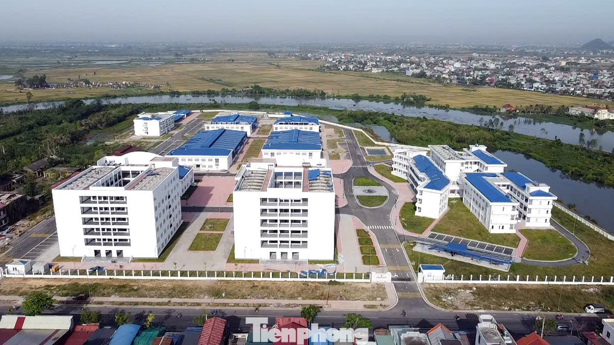 Dự án gồm nhiều hạng mục công trình, gồm: nhà hiệu bộ, khu giảng đường, nhà khoa cơ bản, khoa công nghệ và sư phạm, nhà khoa kinh tế, điện - điện tử, nhà cơ khí, nhà công nghệ ô tô, xây dựng, ký túc xá và nhà ăn, thư viện.