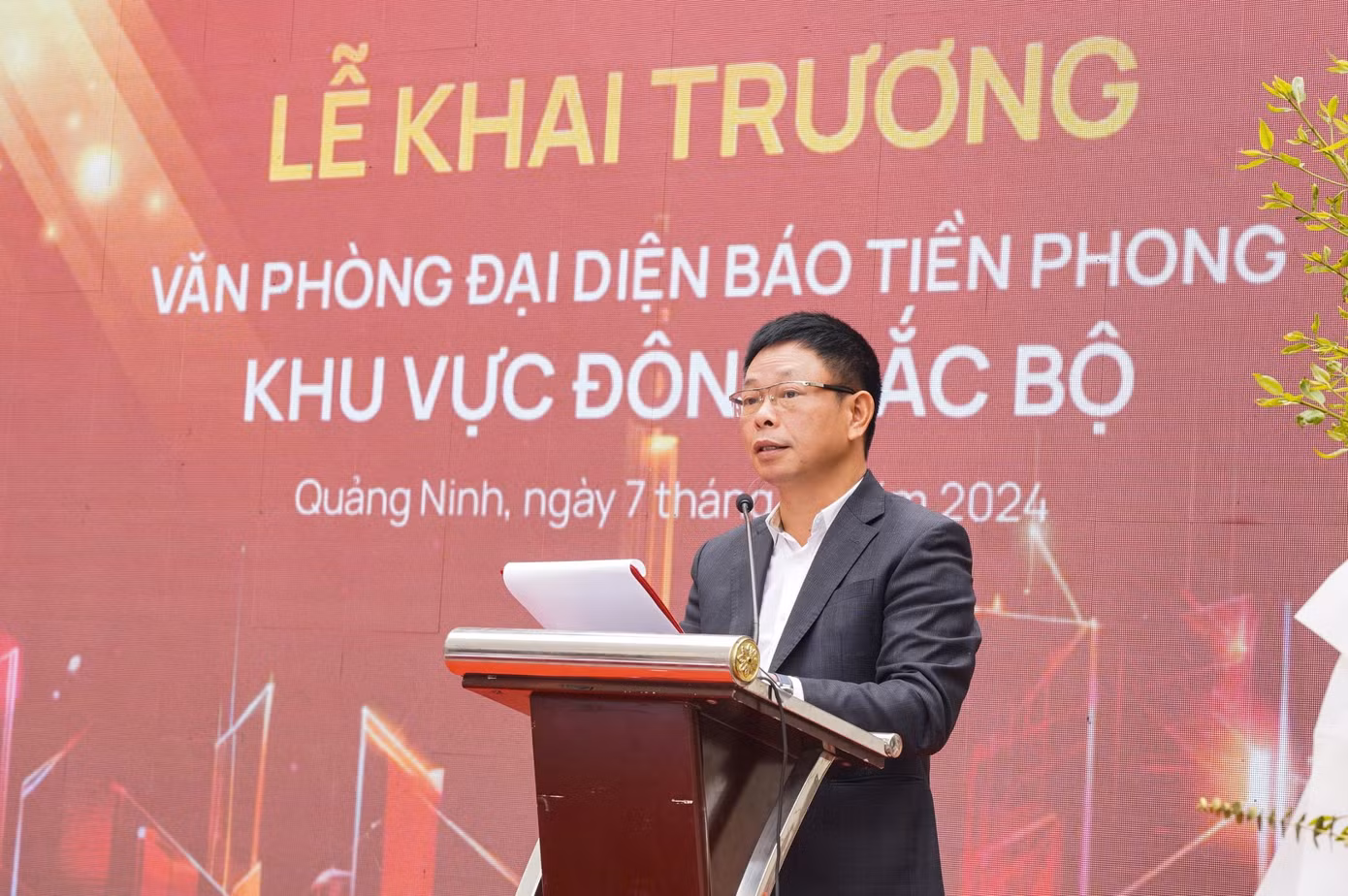 Ông Phùng Công Sưởng - Tổng Biên tập Báo Tiền Phong phát biểu tại buổi lễ. Ông Phùng Công Sưởng - Tổng Biên tập Báo Tiền Phong phát biểu tại buổi lễ.