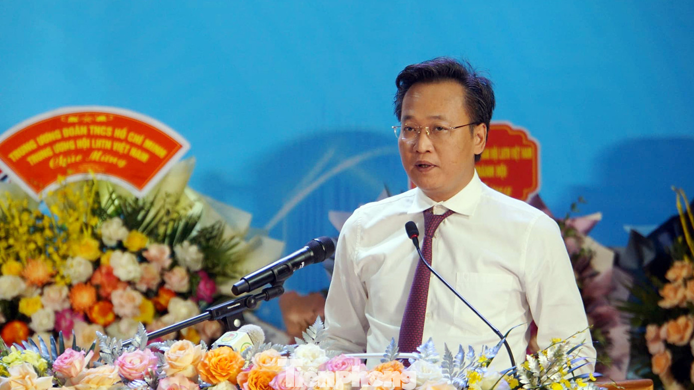 Ông Nguyễn Hữu Nghĩa - Bí thư Tỉnh ủy Hưng Yên phát biểu chỉ đạo tại Đại hội. Ông Nguyễn Hữu Nghĩa - Bí thư Tỉnh ủy Hưng Yên phát biểu chỉ đạo tại Đại hội.