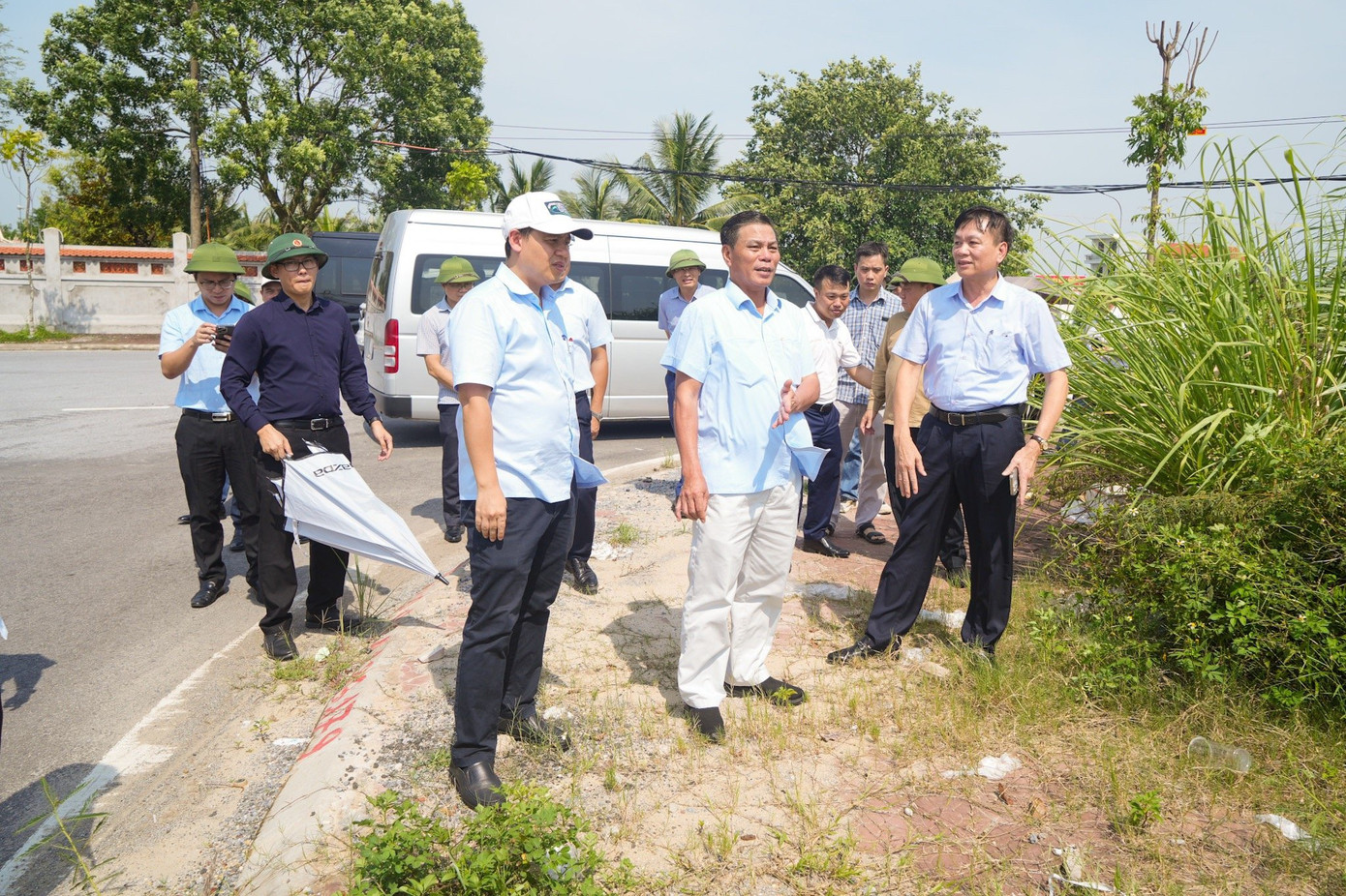 Ông Nguyễn Văn Tùng - Chủ tịch UBND TP Hải Phòng và đại diện các sở ngành, đơn vị khảo sát thực địa dự án. Ông Nguyễn Văn Tùng - Chủ tịch UBND TP Hải Phòng và đại diện các sở ngành, đơn vị khảo sát thực địa dự án.