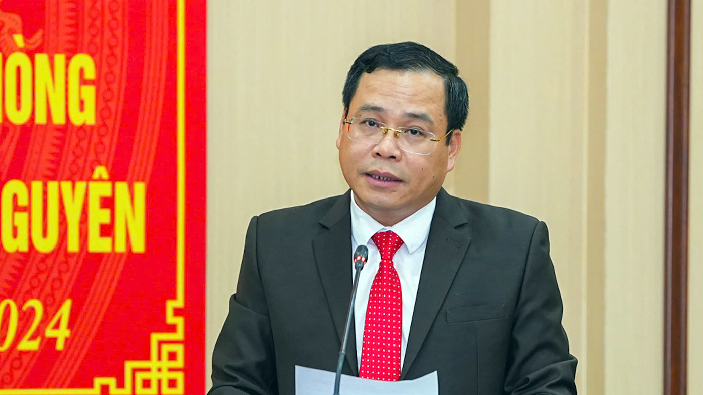 Ông Phạm Hưng Hùng - Bí thư Huyện ủy Thủy Nguyên - báo cáo kết quả thực hiện nhiệm vụ.