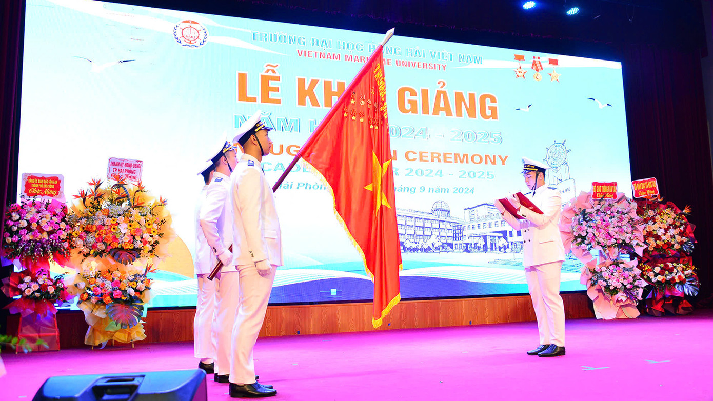Tân sinh viên khóa 65 Đại học Hàng hải Việt Nam tuyên thệ trong buổi lễ Khai giảng năm học 2024-2025.