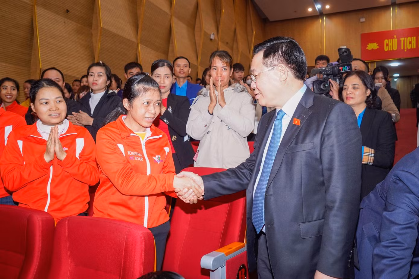 Chủ tịch Quốc hội tiếp xúc, gặp gỡ, trao đổi nhiều chính sách liên quan trực tiếp tới công nhân, người lao động.