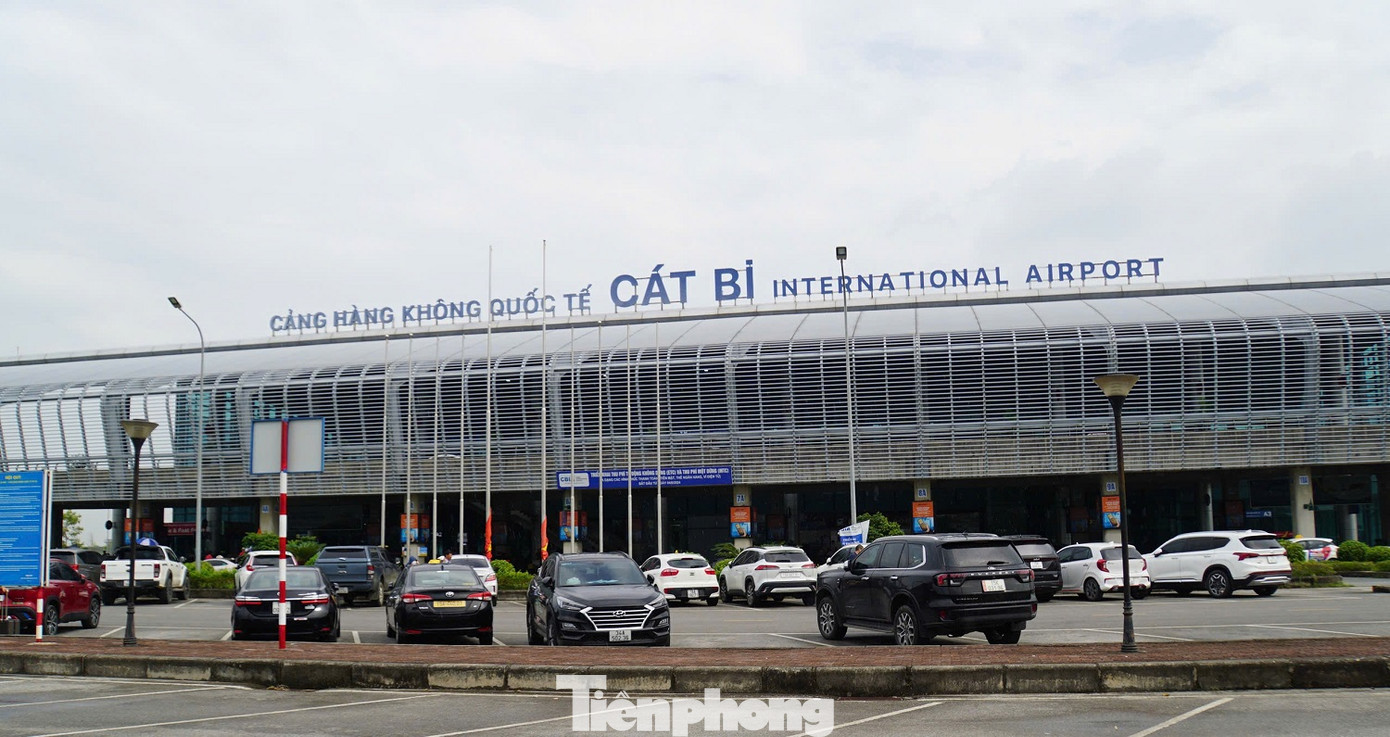 Theo thông báo của Cục Hàng không Việt Nam, sân bay quốc tế Cát Bi là 1 trong 4 sân bay phải tạm dừng hoạt động các chuyến bay do ảnh hưởng bởi bão số 3 (YAGI). Theo kế hoạch, sân bay Cát Bi sẽ tạm dừng hoạt động từ 5h-16h ngày 7/9.