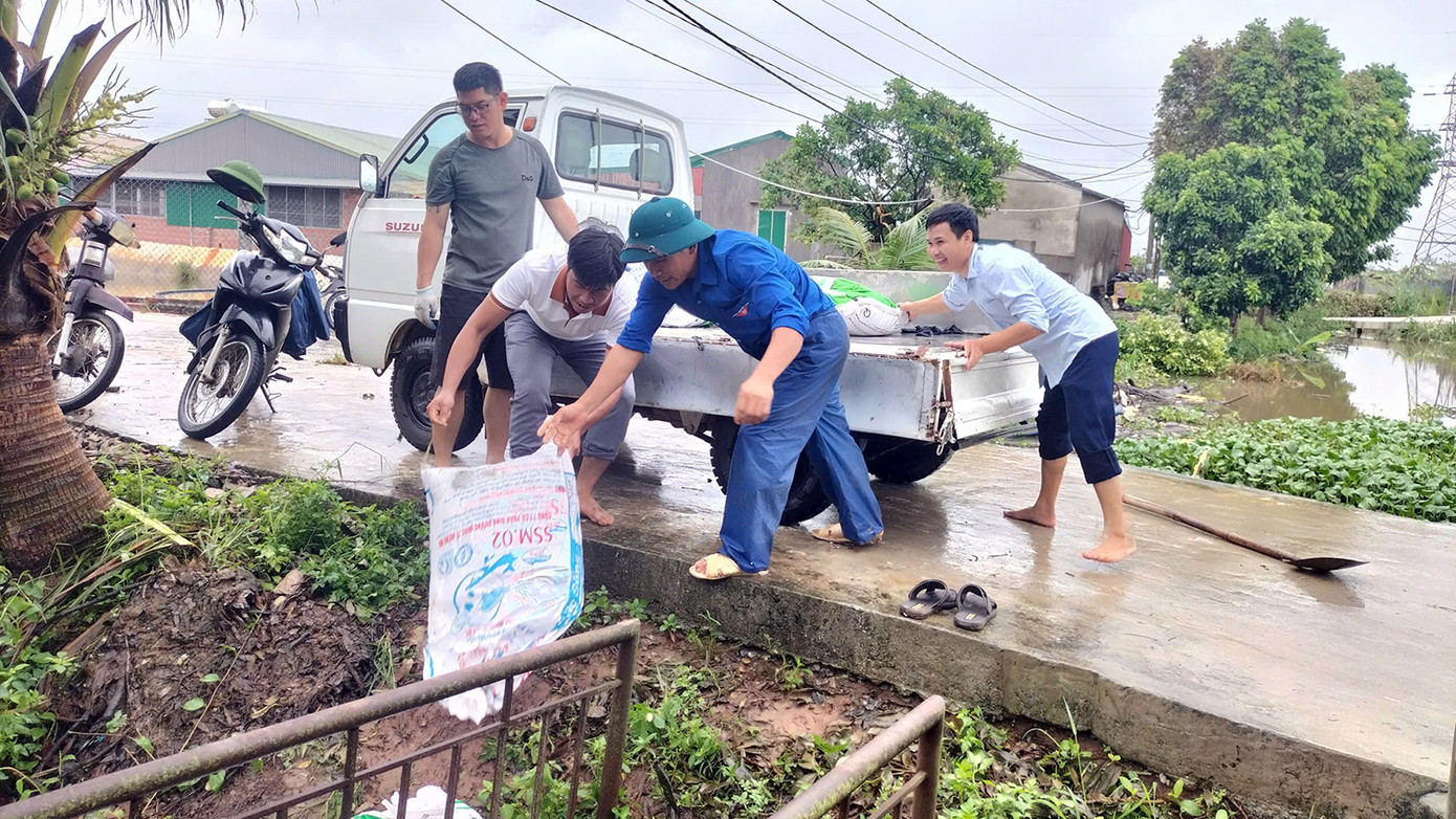 Đoàn viên thanh niên tình nguyện tỉnh Hải Dương tham gia công tác khắc phục hậu quả sau bão số 3. Đoàn viên thanh niên tình nguyện tỉnh Hải Dương tham gia công tác khắc phục hậu quả sau bão số 3.
