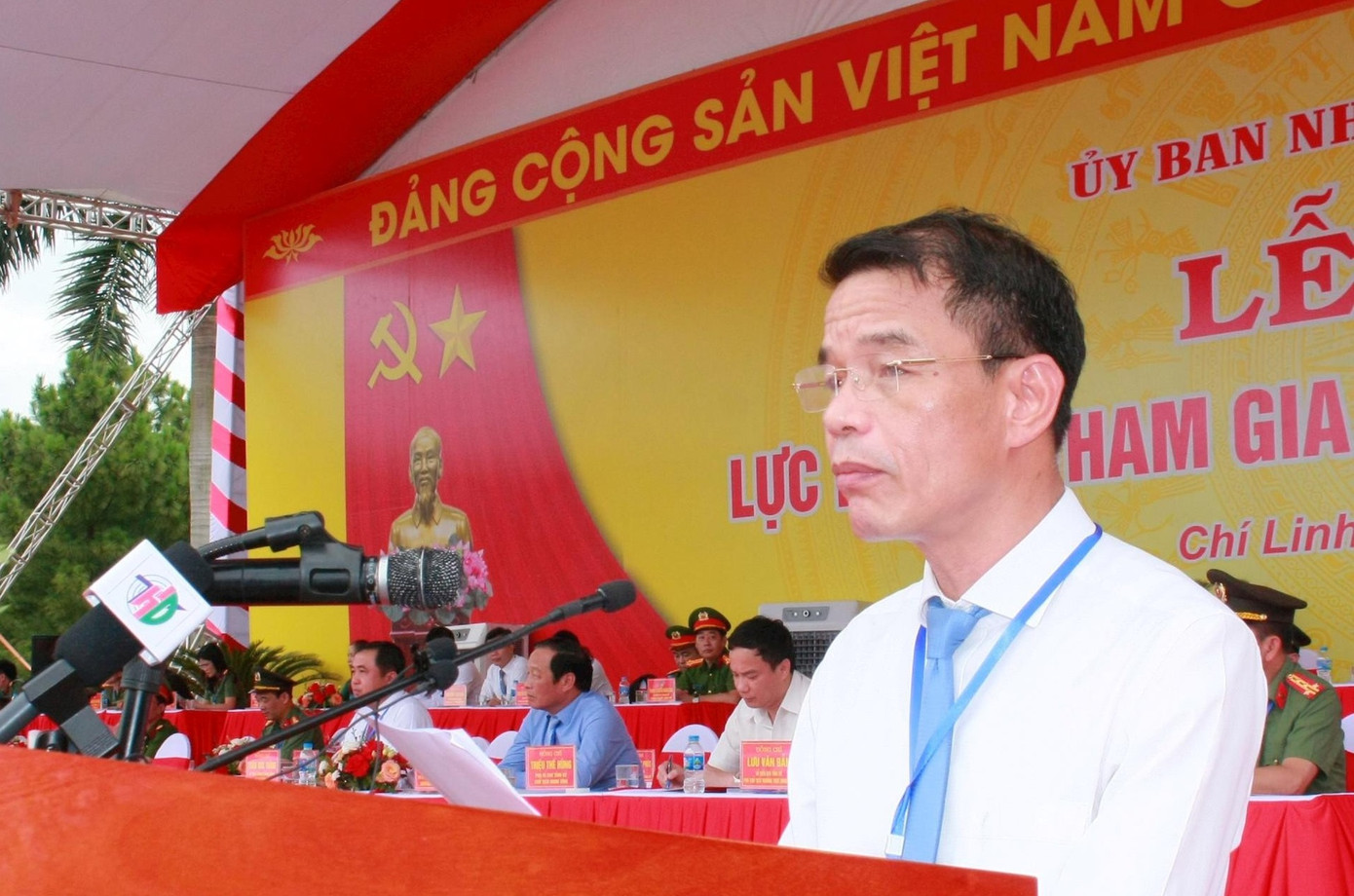 Phát biểu tại buổi lễ, ông Vũ Thanh Mai đề nghị liên ngành địa phương và lực lượng tham gia bảo vệ ANTT ở cơ sở quán triệt, thực hiện nghiêm các chủ trương của Đảng, quy định của Luật Lực lượng tham gia bảo vệ ANTT ở cơ sở để xây dựng, củng cố, duy trì, phát huy thực chất vai trò, hiệu quả của lực lượng. Qua đó, góp phần xây dựng thế trận an ninh nhân dân kết hợp với thế trận quốc phòng toàn dân vững chắc ngay tại địa bàn cơ sở, phục vụ hiệu quả phát triển kinh tế - xã hội địa phương. Ảnh: D.T