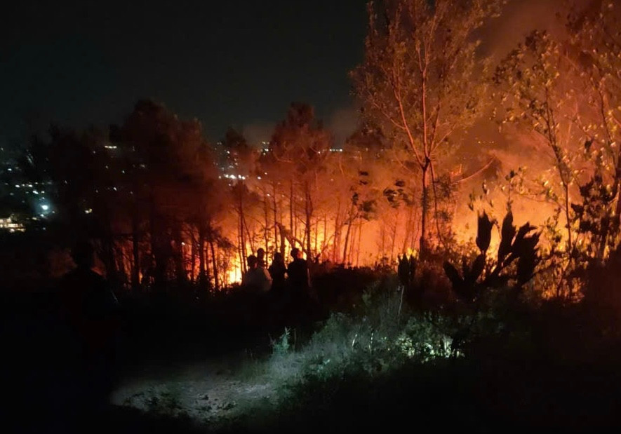 Đám cháy ở núi Sơn Đào (huyện Thủy Nguyên, TP Hải Phòng) tối 20/10. Đám cháy ở núi Sơn Đào (huyện Thủy Nguyên, TP Hải Phòng) tối 20/10.