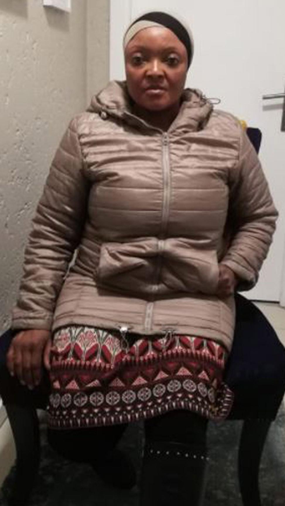 Sithole được đưa đến bệnh viện để kiểm tra sức khoẻ tâm thần. Ảnh: The Sun Sithole được đưa đến bệnh viện để kiểm tra sức khoẻ tâm thần. Ảnh: The Sun