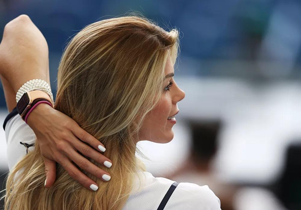 Một cổ động viên người Ý trước trận đấy giữa Ý và Xứ Wales tại sân Stadio Olimpico ở Rome. Một cổ động viên người Ý trước trận đấy giữa Ý và Xứ Wales tại sân Stadio Olimpico ở Rome.