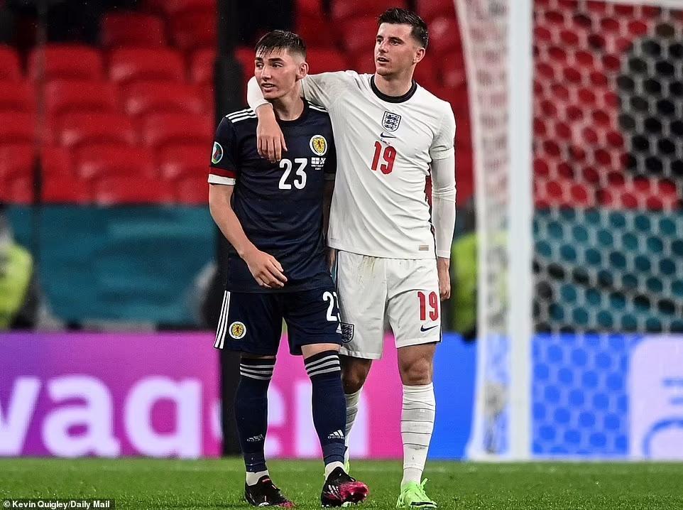 Gilmour đã đóng vai trò quan trọng trong trận hòa không bàn thắng của Scotland với Anh tại sân vận động Wembley (London). Ảnh: The Sun