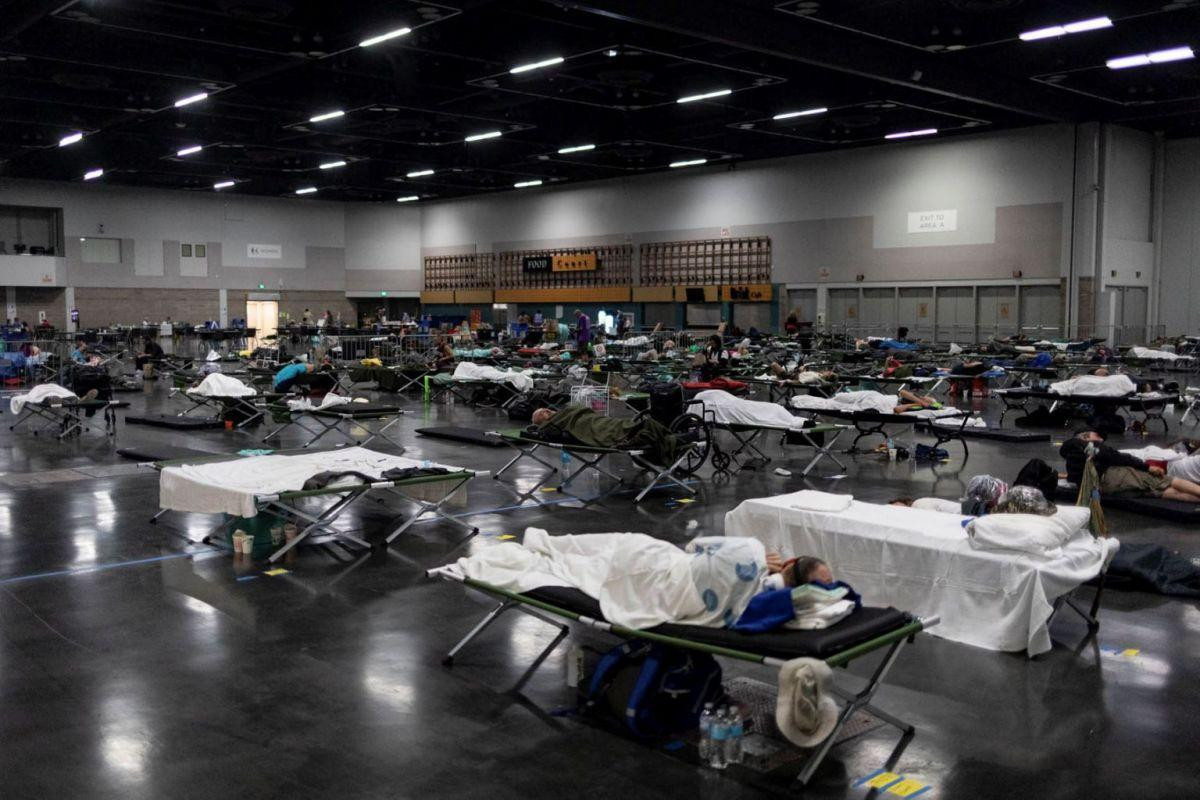 Trung tâm sơ tán, làm mát ở Portland. Ảnh: Reuters
