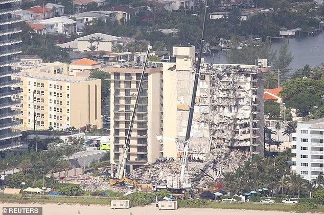 Quá trình cứu hộ gặp nhiều khó khăn vì cấu trúc tòa nhà không ổn định.