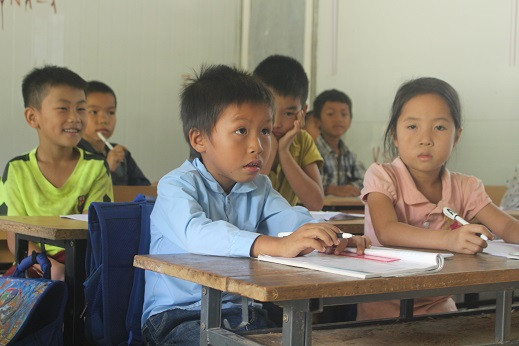 Lớp học tạm sau lũ ở Trung Sơn ảnh 3