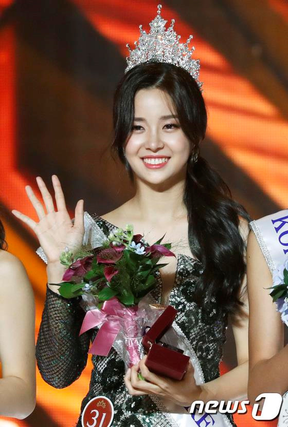 Showbiz 12/7: Vì sao tân Hoa hậu Hàn Quốc bị ‘ném đá’ dữ dội? ảnh 1