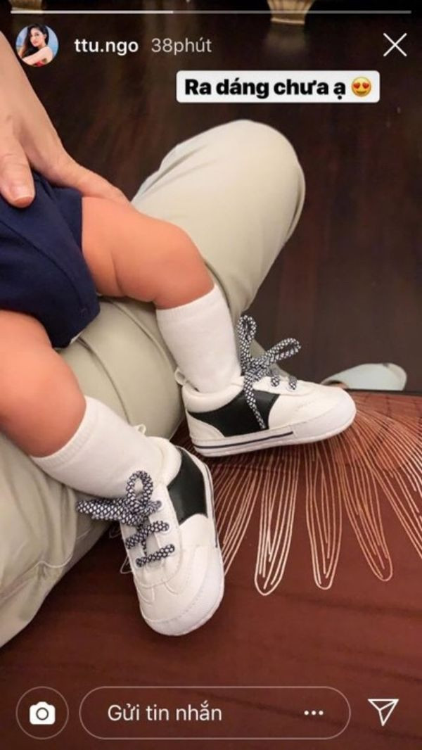 Showbiz 7/7: Á hậu Thanh Tú lần đầu khoe ảnh con trai mới sinh ảnh 1