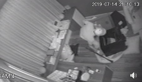 Nhật Kim Anh 'cầu cứu' cộng đồng mạng sau vụ trộm phá két sắt lấy 5 tỷ đồng ảnh 2