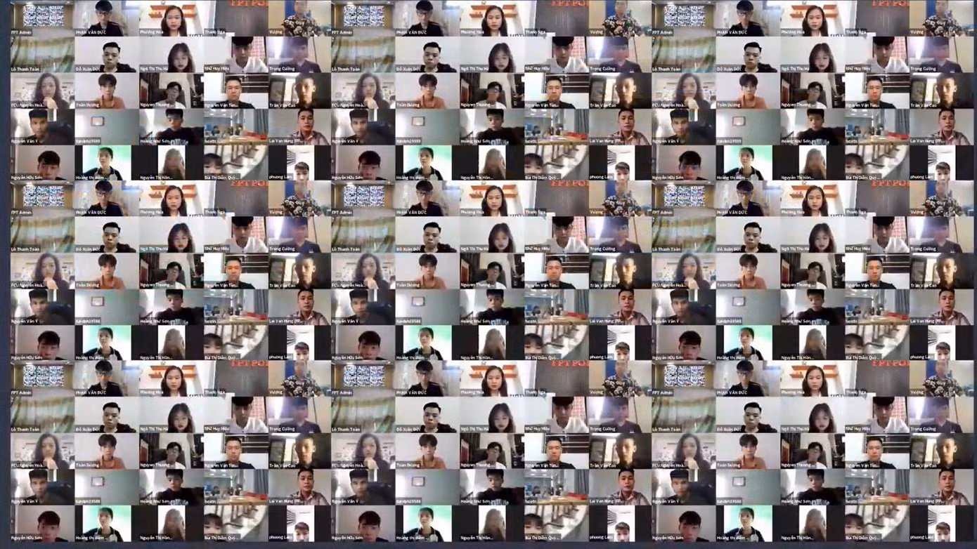 Hơn 2.000 sinh viên tham gia buổi Talk show trực tuyến. Hơn 2.000 sinh viên tham gia buổi Talk show trực tuyến.