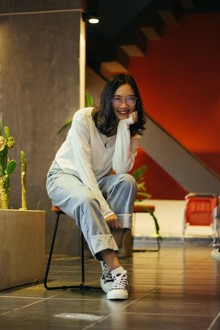 Cây bút trẻ của Hoa Học Trò mới 17 tuổi, lựa chọn viết truyện dài kỳ đăng trên Facebook khi chưa tìm được nơi đăng tác phẩm của mình.