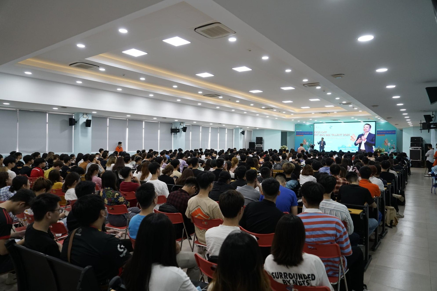 Shark Hưng khuyên người trẻ không nên quá nôn nóng với việc khởi nghiệp.