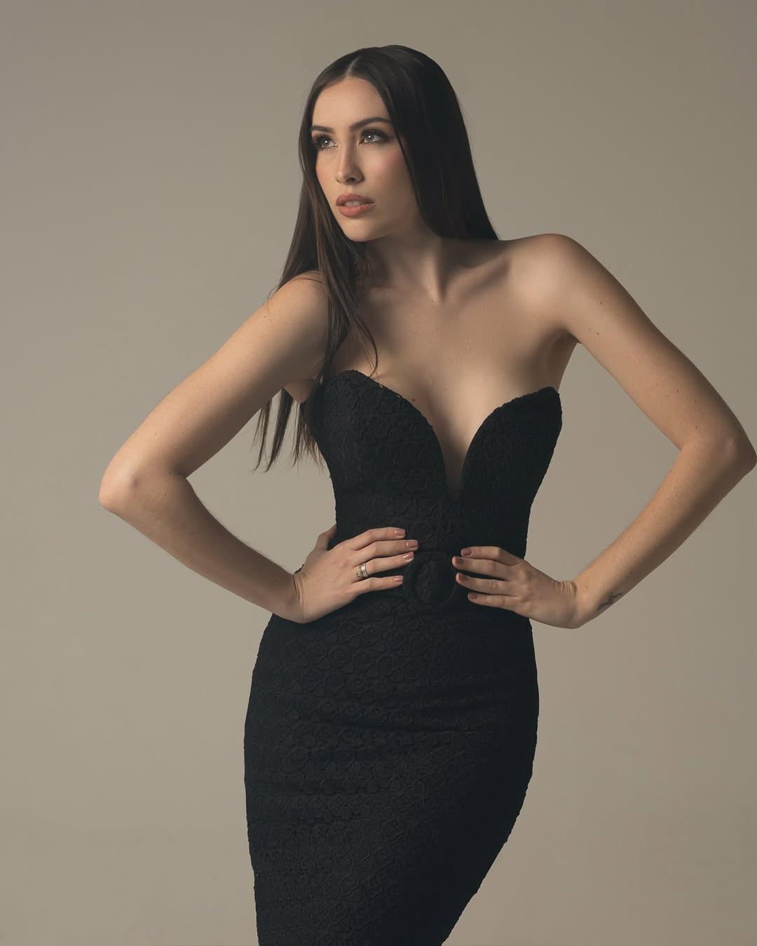 Đại diện Brazil - Jessica Pedroso, là ứng viên sáng giá khu vực châu Mỹ. Người đẹp năm nay 25 tuổi, cao 1,75 m, có bằng thạc sĩ về ngôn ngữ hiện đại. Hiện cô là giáo viên và kỹ sư cơ khí. Cô theo đuổi dự án xã hội có tên Hạt giống tốt, nhằm mục đích nâng cao giáo dục cho trẻ em có hoàn cảnh khó khăn.