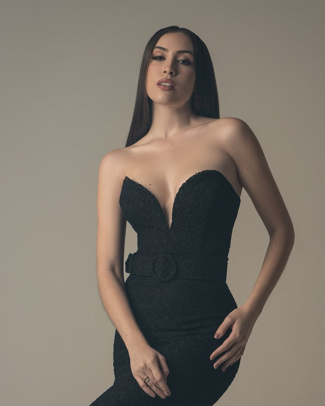 Đại diện Brazil - Jessica Pedroso, là ứng viên sáng giá khu vực châu Mỹ. Người đẹp năm nay 25 tuổi, cao 1,75 m, có bằng thạc sĩ về ngôn ngữ hiện đại. Hiện cô là giáo viên và kỹ sư cơ khí. Cô theo đuổi dự án xã hội có tên Hạt giống tốt, nhằm mục đích nâng cao giáo dục cho trẻ em có hoàn cảnh khó khăn.