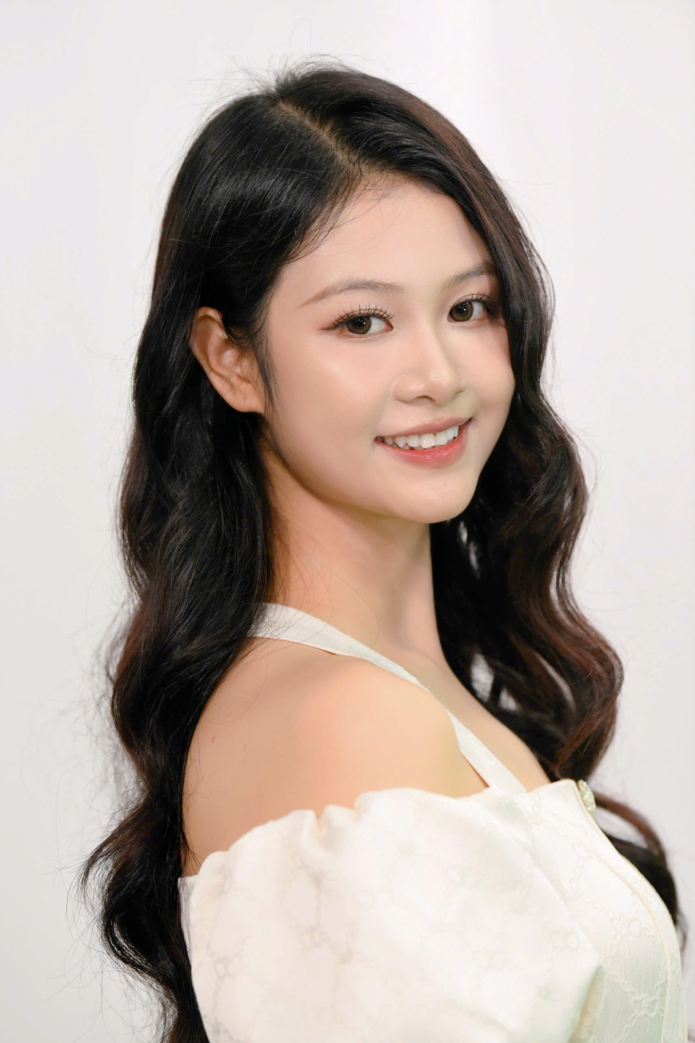 Phương Linh nói trong quá trình tham gia cuộc thi đã cố gắng điều chỉnh bản thân để dung hòa với 4 tiêu chí của cuộc thi năm nay đó là Nhan sắc - Văn hóa - Trí tuệ - Cống hiến.