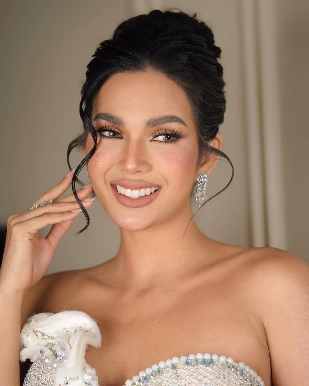 Christine Juliane Opiaz cũng được nhận xét có sự đầu tư chuyên nghiệp cho mỗi lần xuất hiện. Cô cũng là người đẹp có sức ảnh hưởng tại Philippines và được nhiều fan quốc tế yêu mến. Nhiều khán giả đã gửi lời chúc mừng khi Christine Juliane Opiaz được bổ nhiệm làm tân Hoa hậu Hòa bình.
