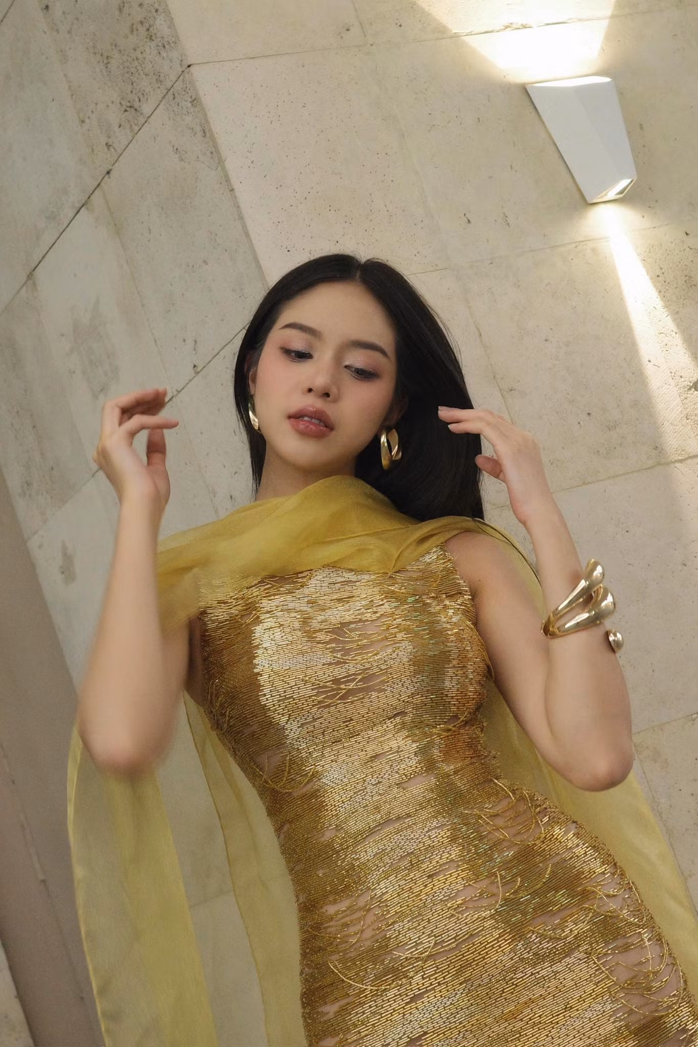 Thanh Thủy rạng rỡ khi xuất hiện ở Guatemala.