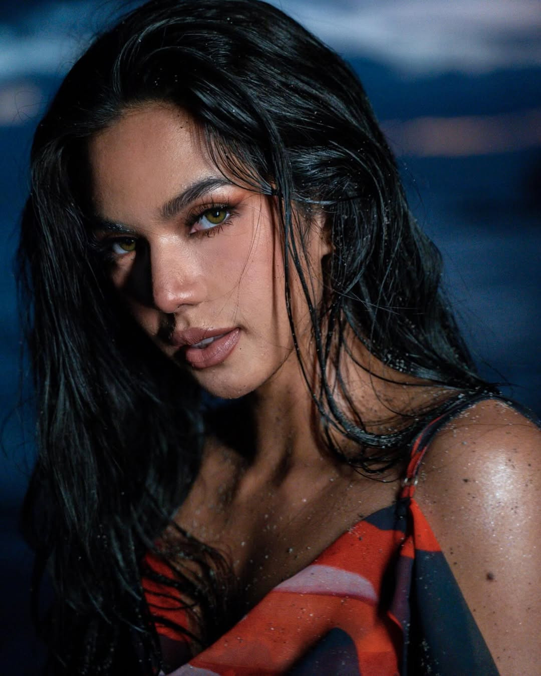 Christine Opiaza cũng là người đẹp có sức ảnh hưởng trên mạng xã hội với hơn 260.000 người theo dõi.