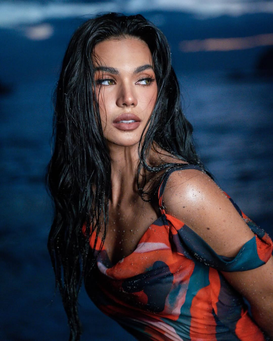 Christine Opiaza cũng là người đẹp có sức ảnh hưởng trên mạng xã hội với hơn 260.000 người theo dõi.