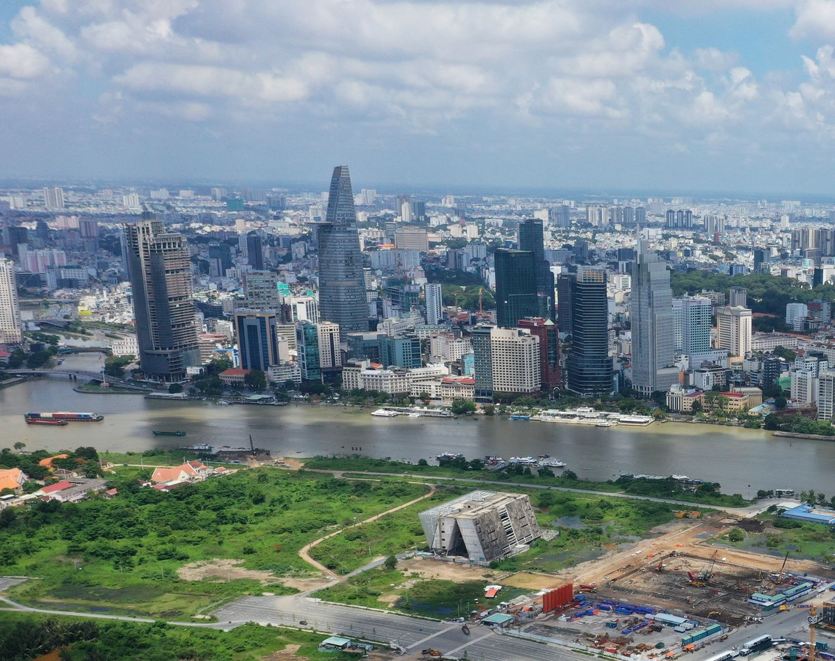 Bờ sông Sài Gòn phía bờ đông sẽ được cải tạo để tương xứng cảnh quan khu vực bờ tây. Ảnh N.QUỲNH - N. NGỌC Bờ sông Sài Gòn phía bờ đông sẽ được cải tạo để tương xứng cảnh quan khu vực bờ tây. Ảnh N.QUỲNH - N. NGỌC