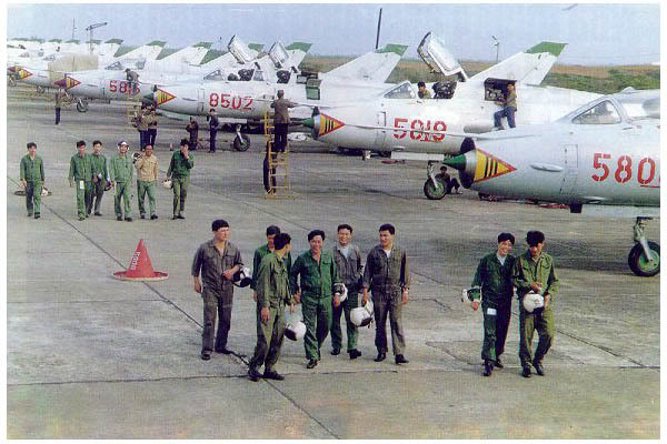 Su -22M4 Máy bay cường kích mang bom điều khiển và tên lửa Việt Nam