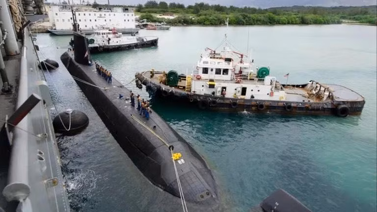 Tàu ngầm Nhật Bản tham gia đợt diễn tập với lực lượng Mỹ ở đảo Guam. (Ảnh: US Navy) Tàu ngầm Nhật Bản tham gia đợt diễn tập với lực lượng Mỹ ở đảo Guam. (Ảnh: US Navy)