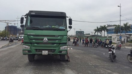 BẢN TIN ATGT: Hai ô tô đâm nhau trực diện, 10 người thương vong ảnh 1