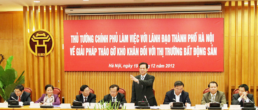 Thủ tướng Nguyễn Tấn Dũng làm việc với lãnh đạo Thành phố Hà Nội sáng 19-12