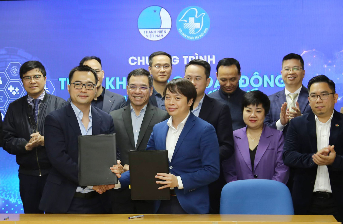 Các đơn vị ký kết triển khai chương trình “Khởi nghiệp số Y tế Clinic4.0”